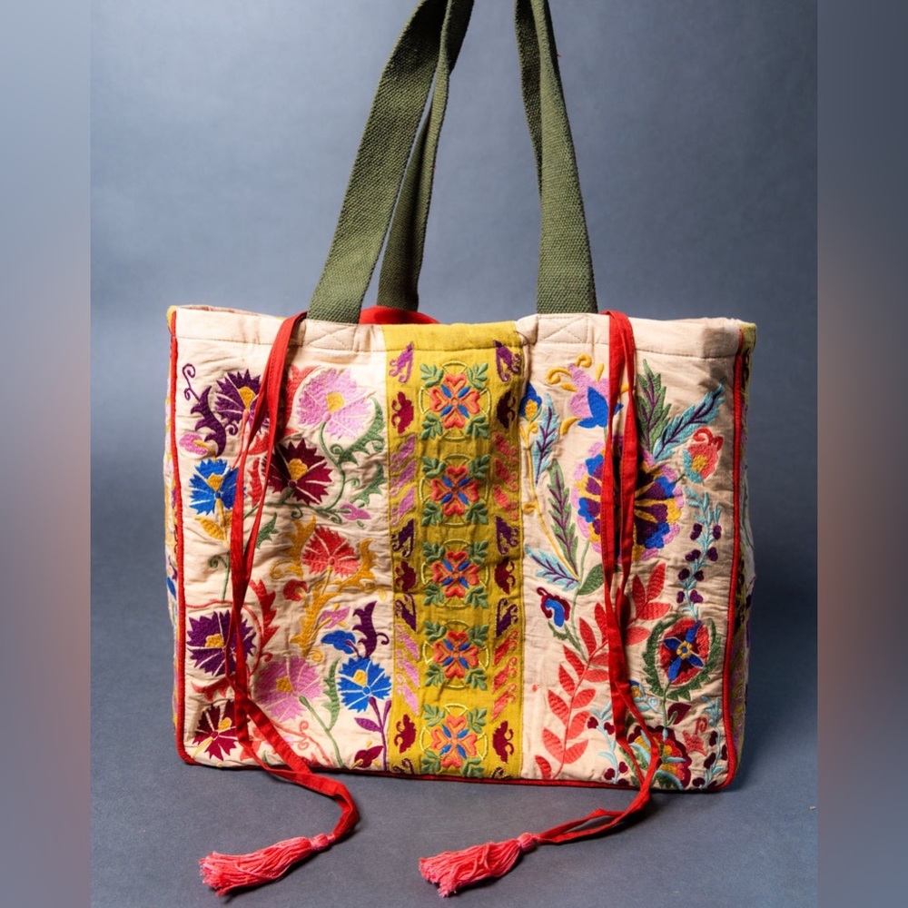 Yaya & Co Abbey Floral Embroidered Carry-All Tote Bag New
